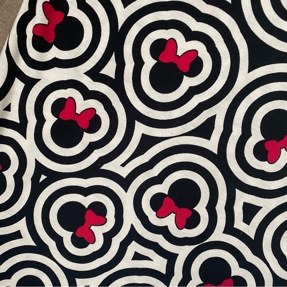 Lularoe Minnie Mouse graphic tee size XS - Picture 4 of 4